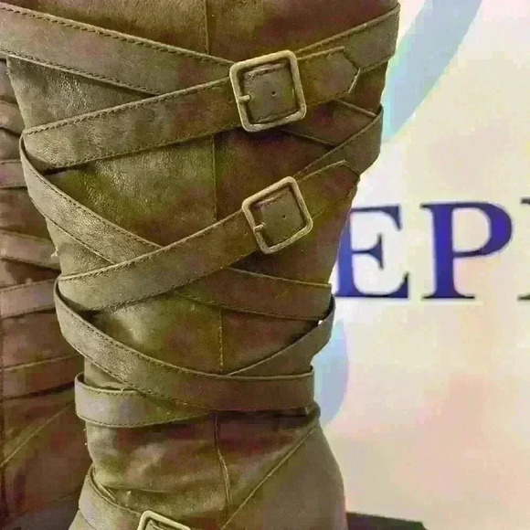 Mudd women’s distressed knee-high heels, size 8 medium - Picture 6 of 7